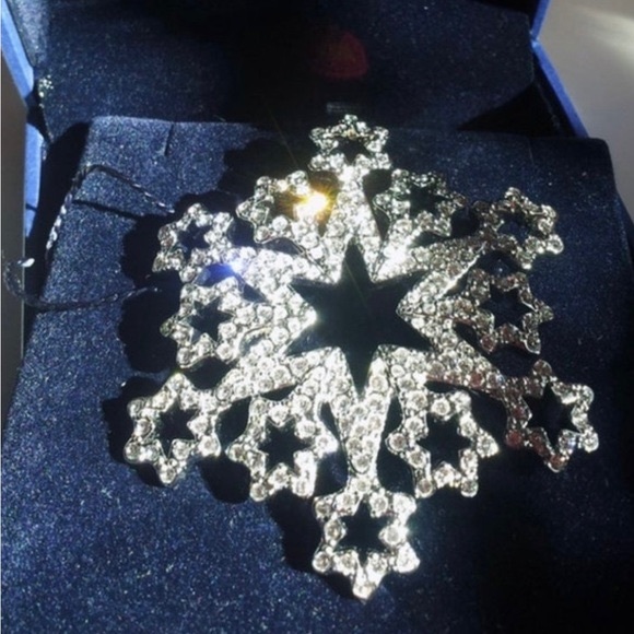 ❄️COLLECTIBLE Swarovski Snowflake Brooch 2000 Retired - Picture 2 of 10